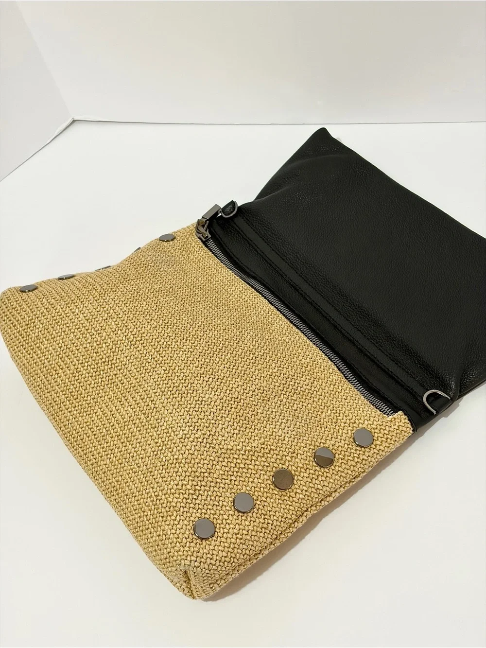 HAMMITT VIP Large Crossbody Bag In Black Leather And Chaparral Raffia/Gunmetal